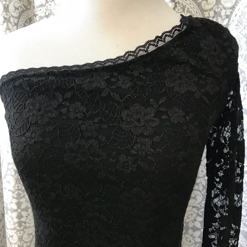 2b BEBE LACE DRESS WITH GOLD THREADING NYE Dress - Picture 3 of 7